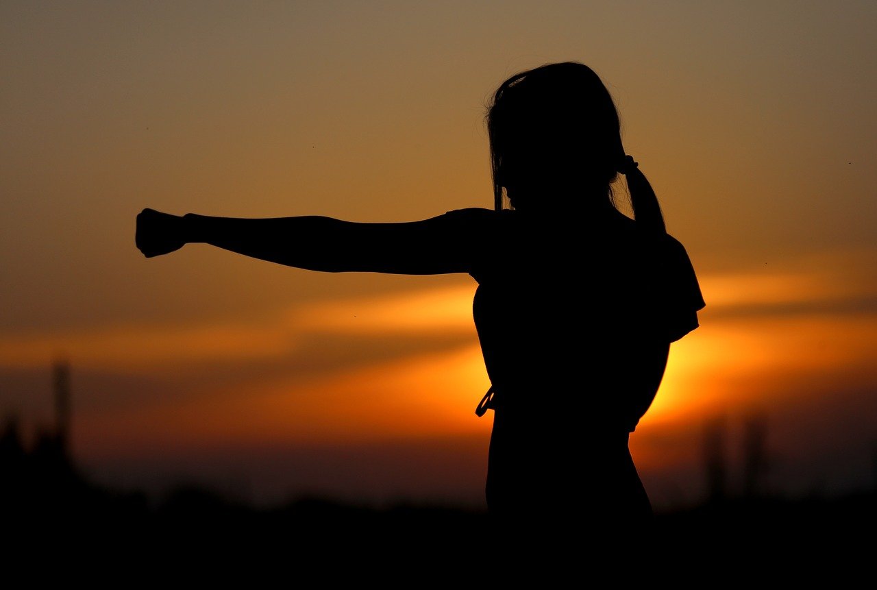 ¿Cómo prevenir y tratar lesiones en el karate con medicina china y masaje?